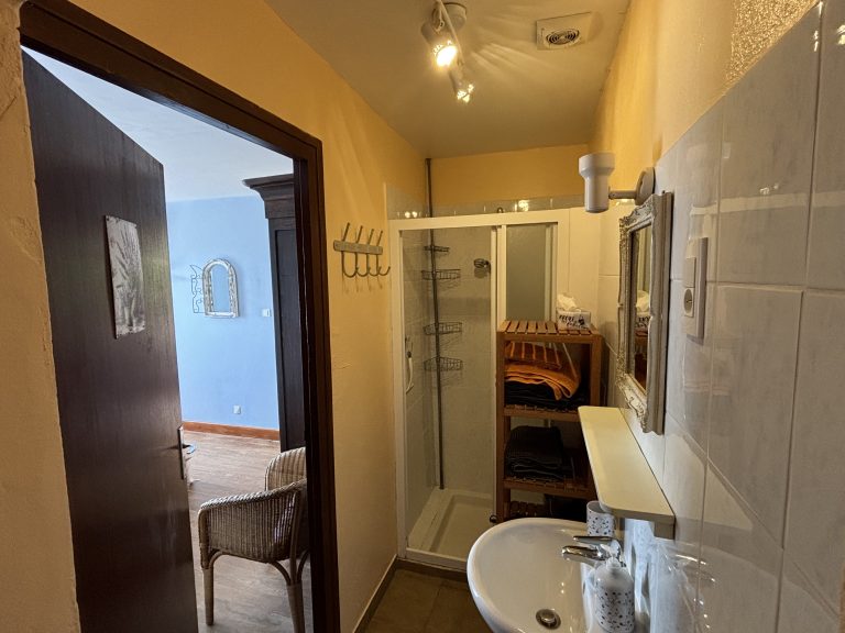 Douche-et-lavabo